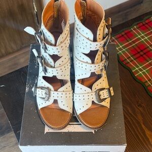 Dingo White Heeled Sandals with Buckle Straps